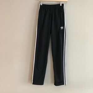 Adidas track pants sz S zippered pockets at hips rear pocket zippers at ankles